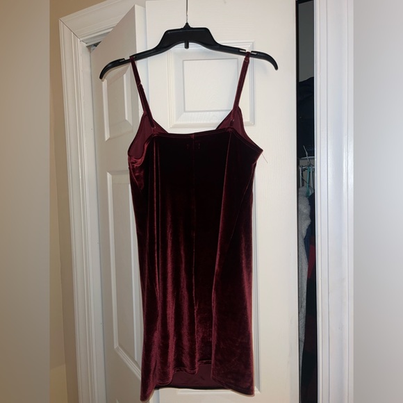 Hollister Maroon Velvet dress - Picture 4 of 6